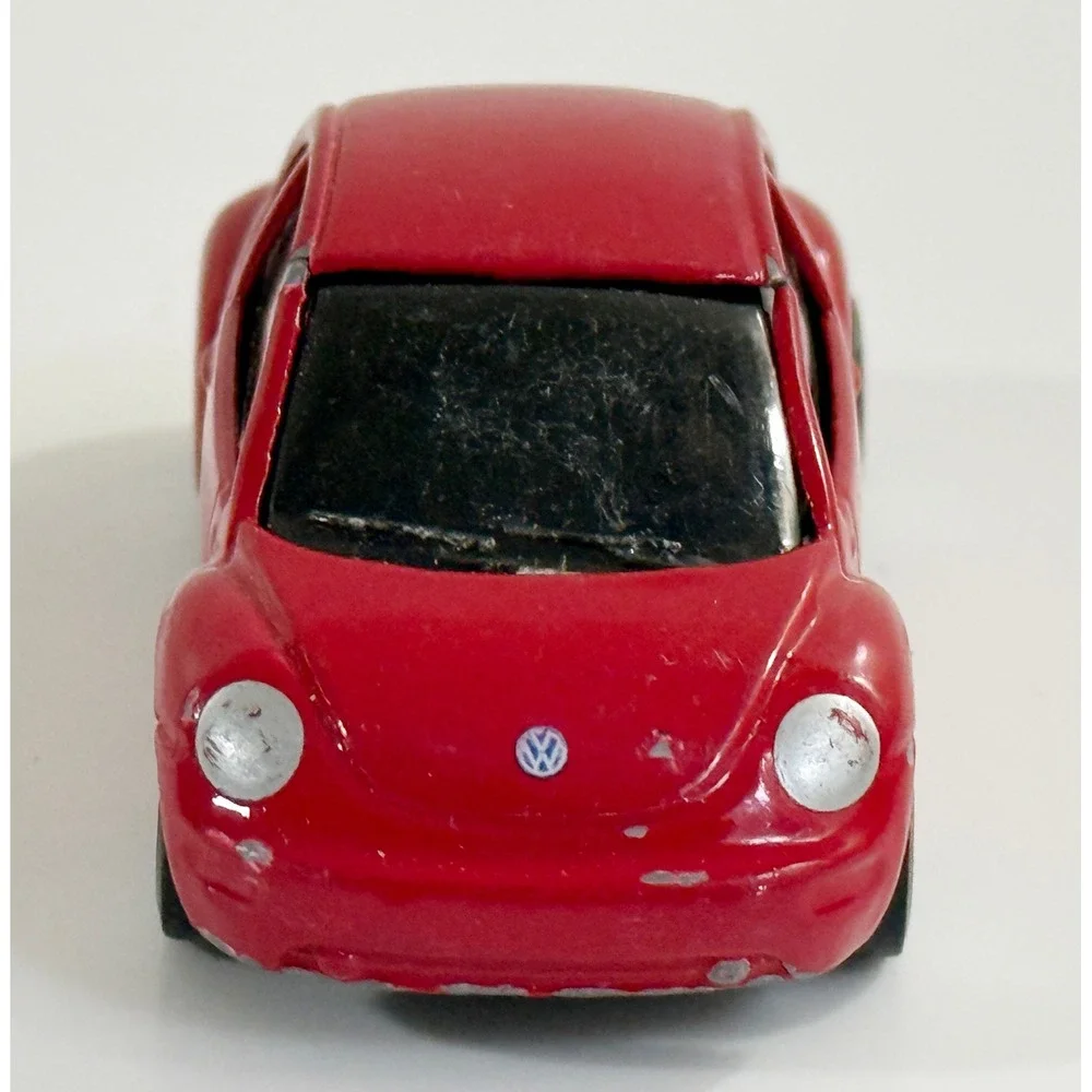 Maisto Volkswagen New Beetle Kids 1/64 Red Diecast Toy Car Bug